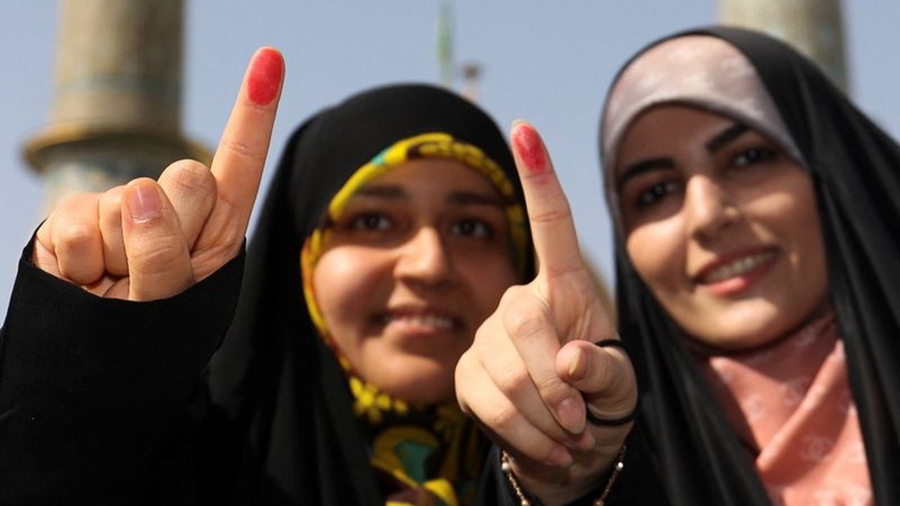 Iranianos votam em segundo turno na corrida presidencial