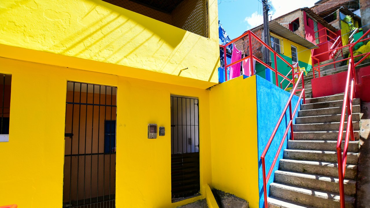 'Vida Nova nas Grotas' está transformando a vida dos moradores do morro do Ary