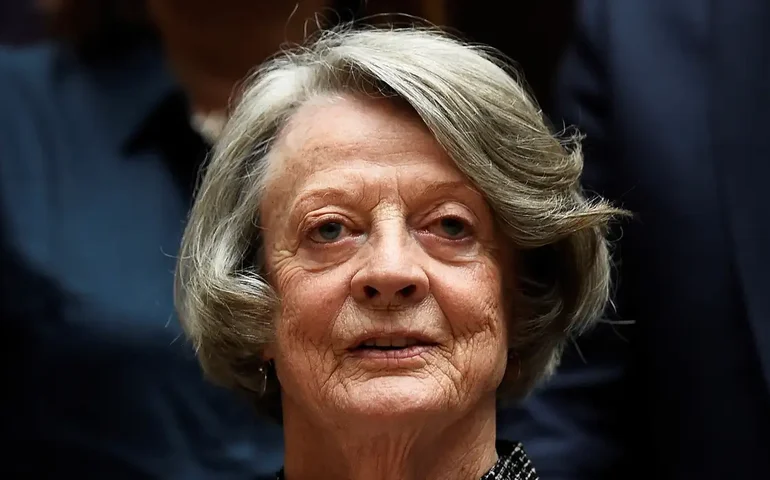 Maggie Smith estrelou campanha de Loewe aos 88 anos e viralizou