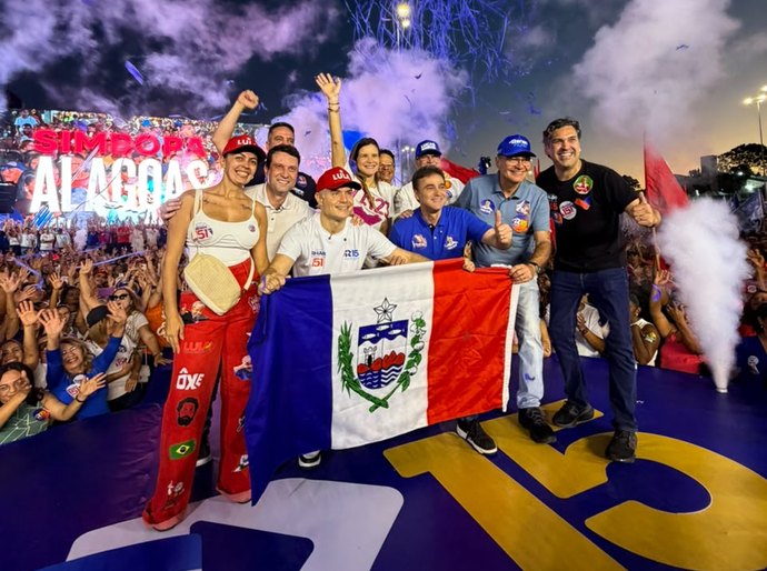Ceci participa de lançamento da candidatura de Renan Filho em Arapiraca ao lado de Yale Fernandes