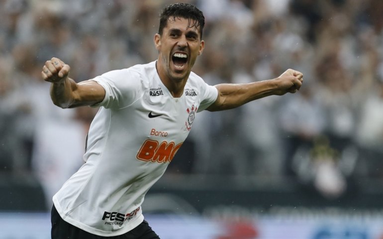 Danilo Avelar diz estar motivado para o clássico com Palmeiras: &#8216;Cereja no bolo&#8217;