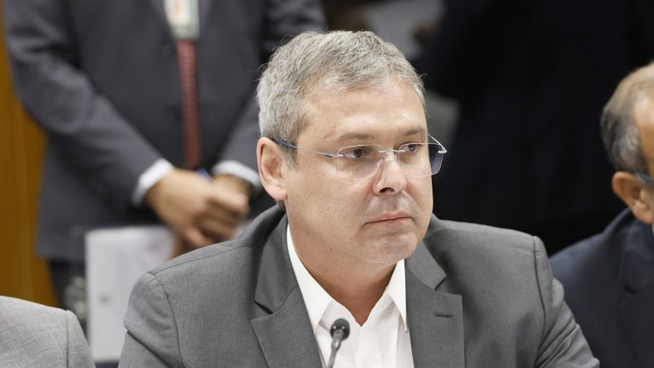 Deputado do PT pede ao STF transferência de Bolsonaro para regime fechado