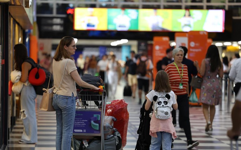 Mídia: aviação brasileira bate recorde de passageiros apesar da alta de preços global do petróleo