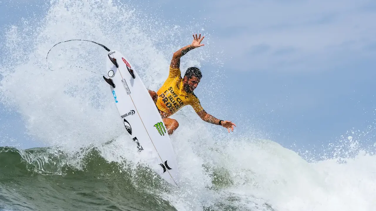 Brasileiros se destacam como técnicos de equipes estrangeiras no Mundial Júnior de Surfe