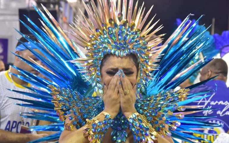 Rainha de bateria da Unidos da Tijuca, Lexa relembra como se reergueu de tombo em desfile: 'Me abraçaram'