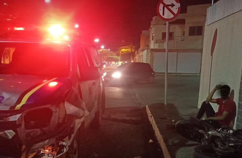 Motociclista realiza manobras perigosas e colide com viatura policial na Grande Aracaju