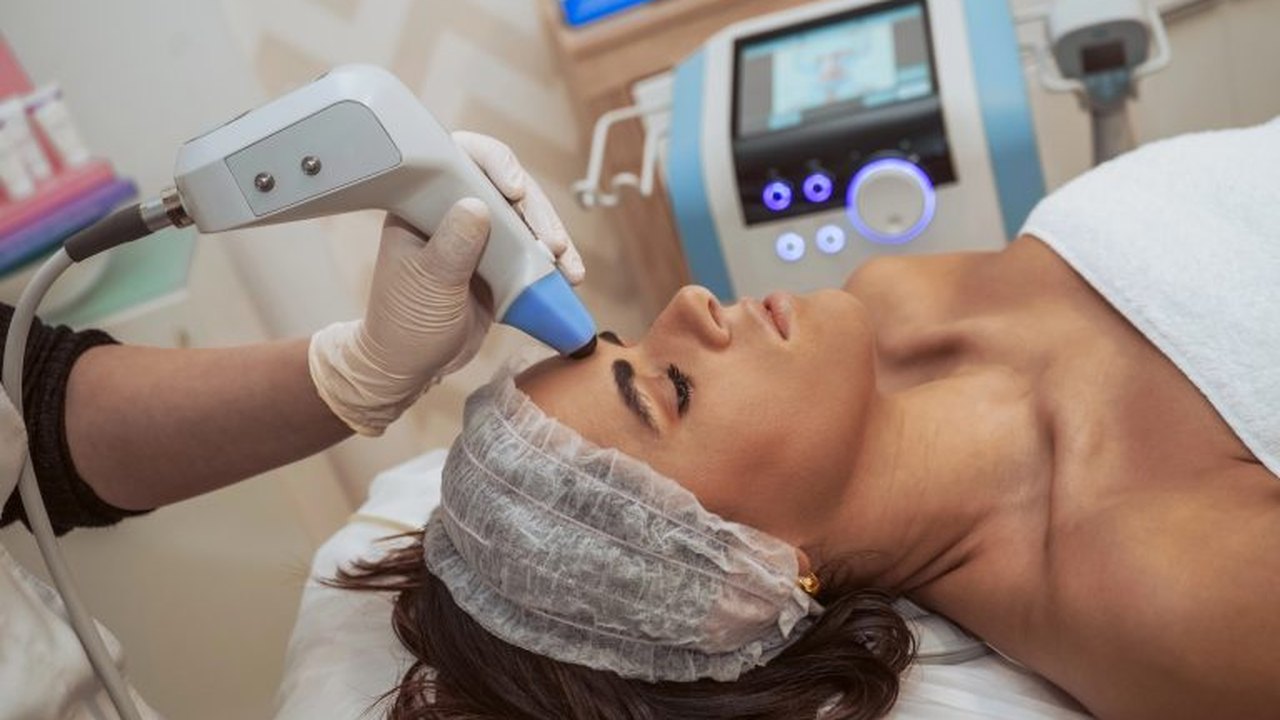 Audiência debate atuação de profissionais na área de saúde estética