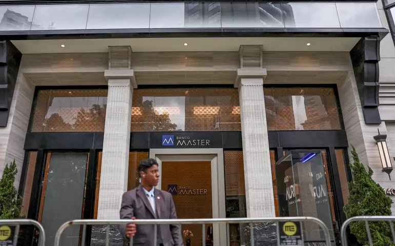 Aliado de Castro atuou para Cedae flexibilizar regra e investir R$ 200 milhões no banco Master