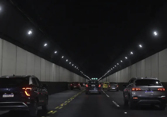 Membros dos Três Poderes visitam túnel europeu em busca de referências para Santos-Guarujá