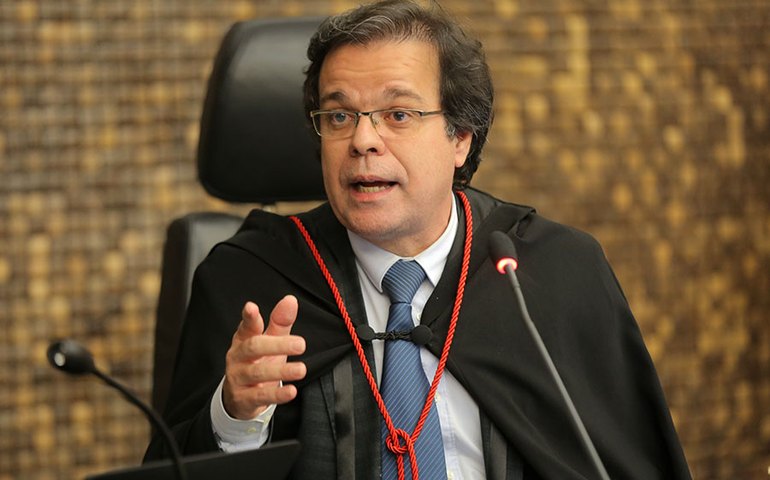 Unimed deve fornecer radioterapia a paciente com câncer de mama