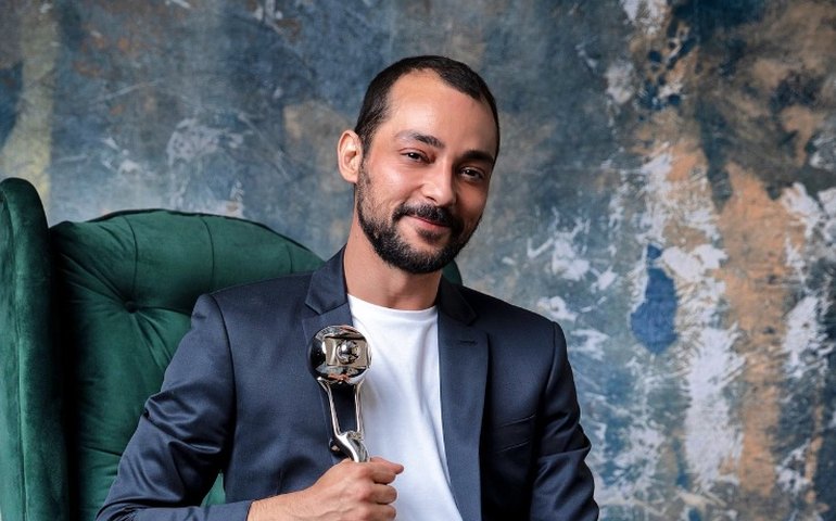 Eduardo Sterblitch quer levar mais vida às pessoas: 'todo mundo está triste, confuso e doente'