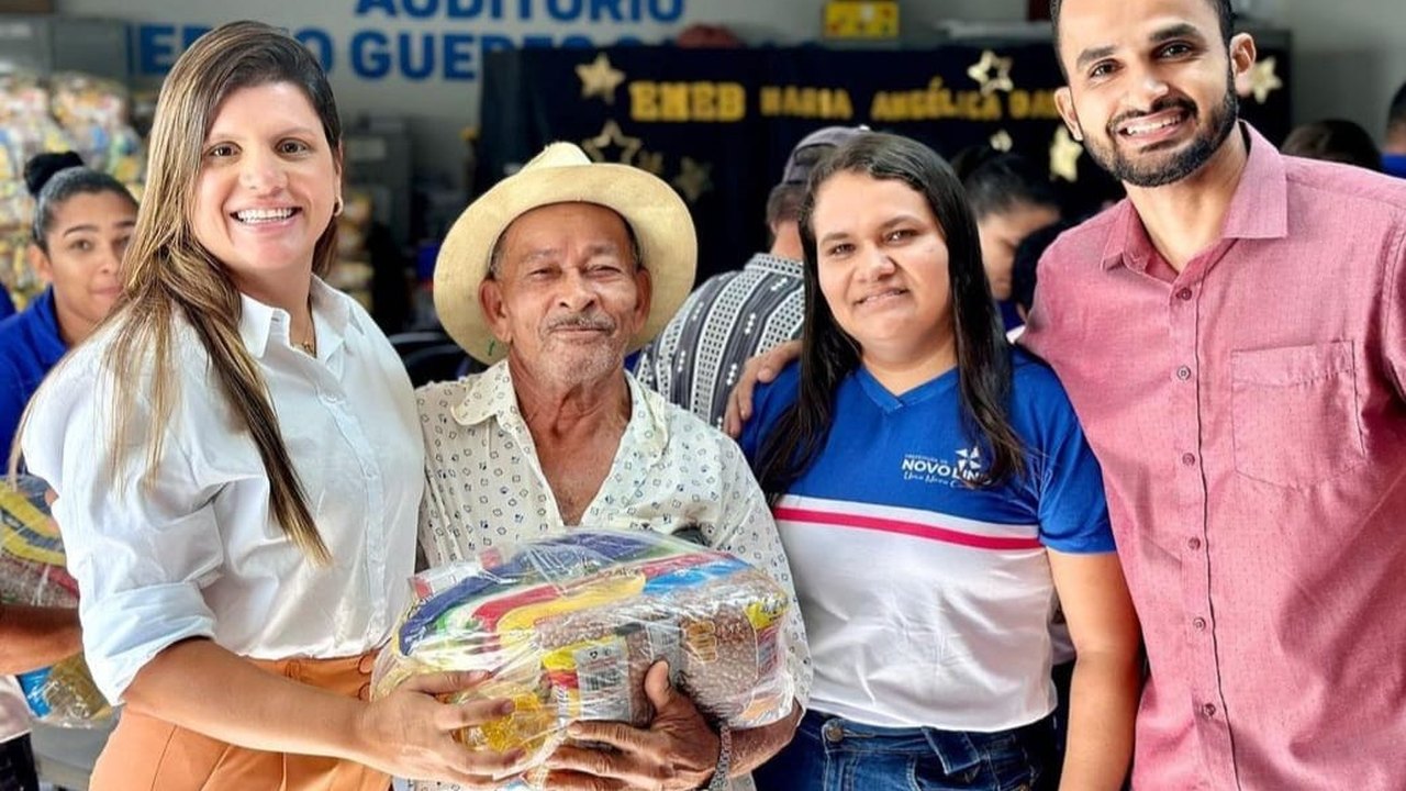 Prefeita Marcela entrega cestas básicas a alunos do EJA e 100 óculos a alunos de Novo Lino