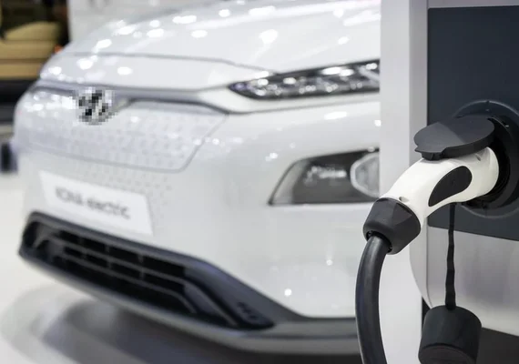 Venda de carros elétricos em alta levanta discussão em condomínios