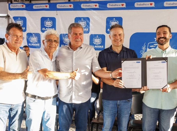 Prefeito de Branquinha e senador Renan Filho assinam Ordem de Serviço para a reconstrução da ponte sobre o Rio Mundaú