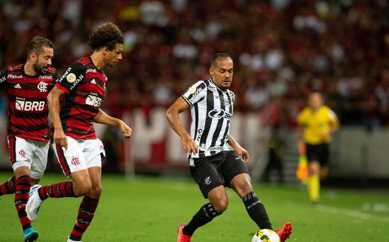 Arão faz 2, mas Flamengo empata com Ceará e aumenta a pressão sobre Paulo Sousa