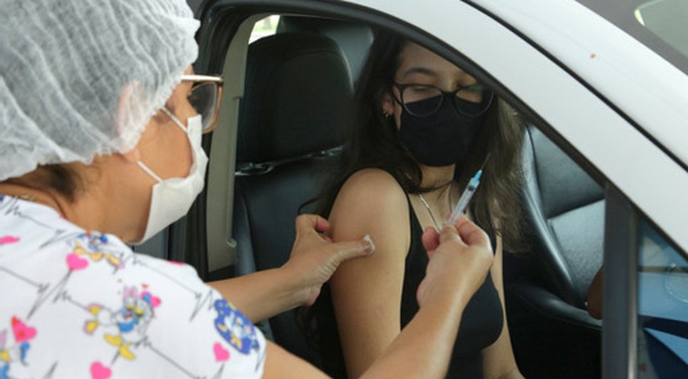 Aracaju anuncia vacinação contra a Covid-19 para adolescentes de 15 anos