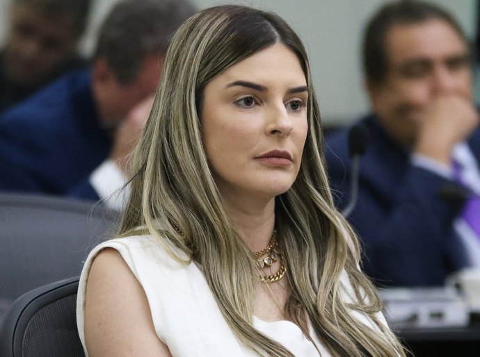 Sâmea Mascarenhas reivindica da BRK solução para problema de fornecimento d'água em Rio Largo