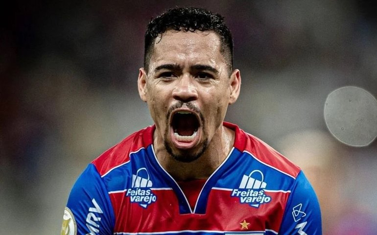 Edival Marques Pontes é medalha de prata no Mundial de Taekwondo em Guadalajara