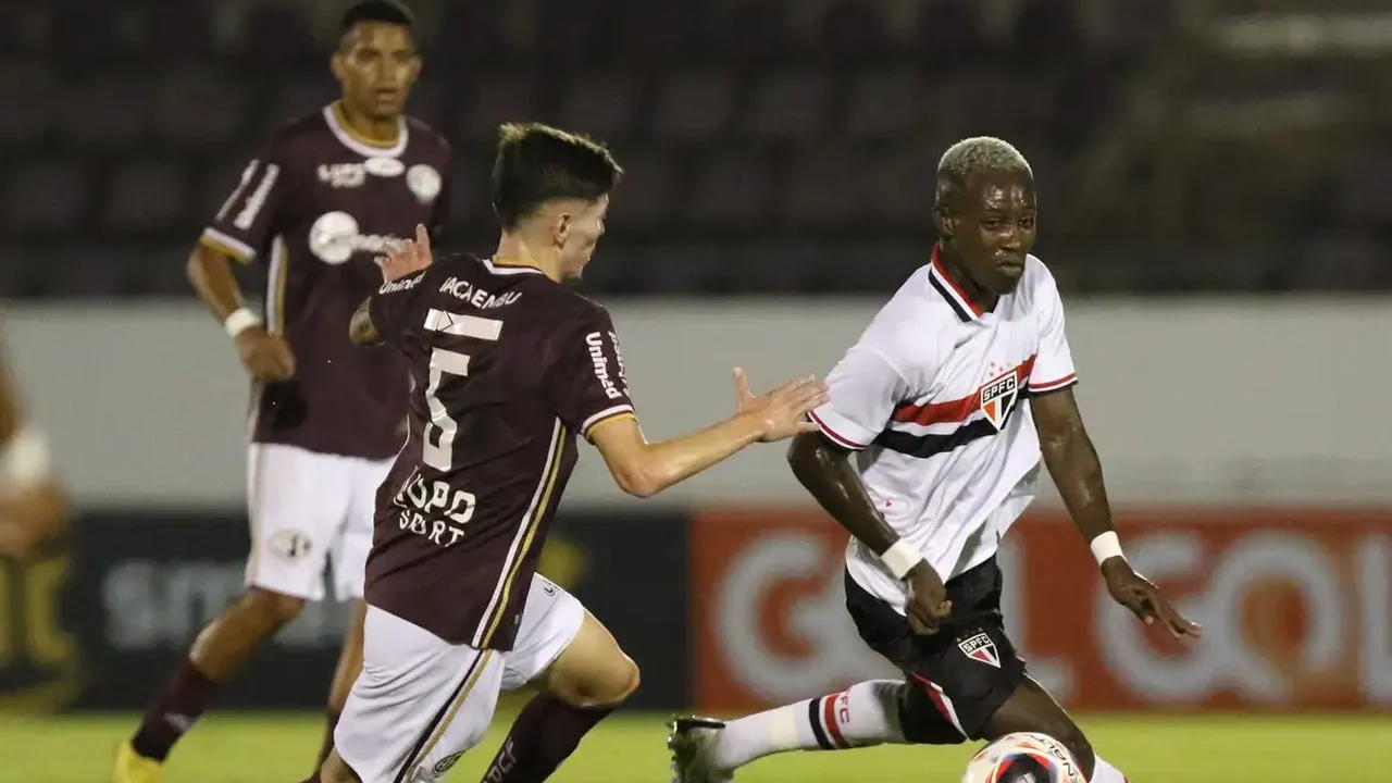 São Paulo vence Ferroviária e mantém vivo sonho do penta na Copinha
