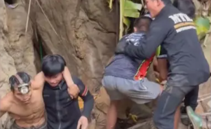 Equipes de resgate utilizam técnicas de mergulho em cavernas para retirar sobreviventes de área inundada no Laos