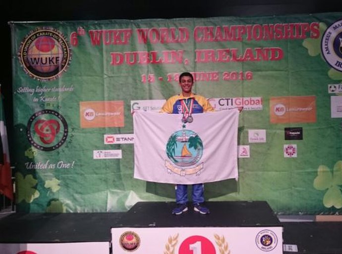 Karateca coruripense conquista medalhas em campeonato mundial