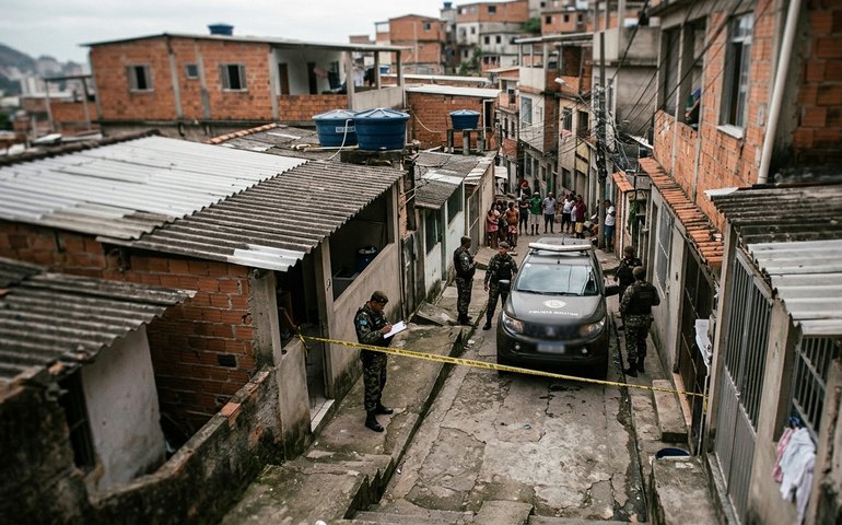'Eles entraram já atirando': veja contradições nas versões da família de homem morto no Morro dos Prazeres e da PM