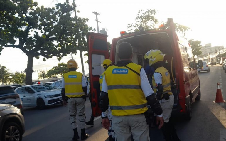 Ronda no Bairro acolhe morador em situação de rua após surto e agressão