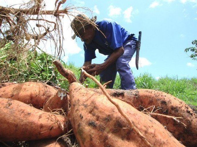 Iteral visita agricultores no interior para orientar sobre a renegociação da dívida