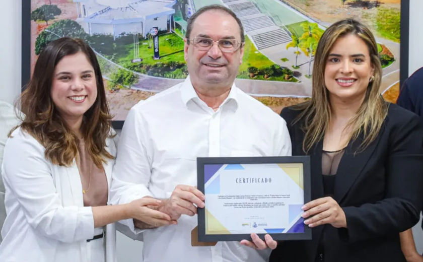 OAB/Arapiraca homenageia Luciano Barbosa com certificado 'Prefeito Amigo do Desenvolvimento Social'