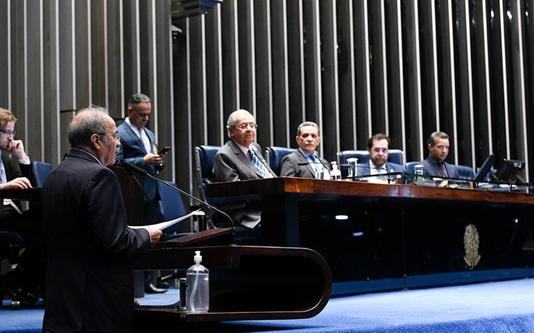 Adiada votação para as embaixadas no Kuwait e na República Dominicana