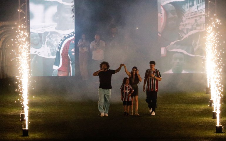 Fluminense apresenta Marcelo em bela festa no Maracanã: ‘Vamos brigar por tudo’