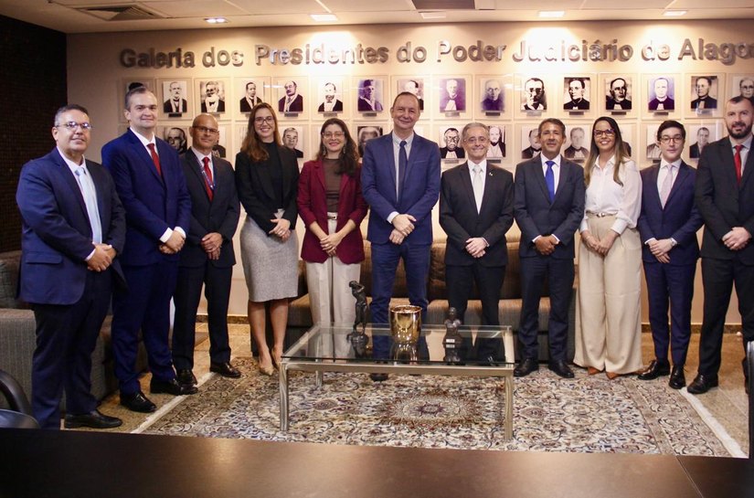 Presidente Fábio Bittencourt discute aprimoramento da SPU com sindicatos de servidores
