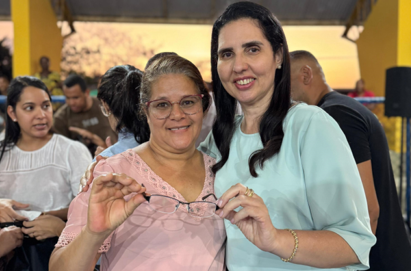 Prefeita Pauline Pereira entrega mais 80 óculos para estudantes e cidadãos de Luziápolis