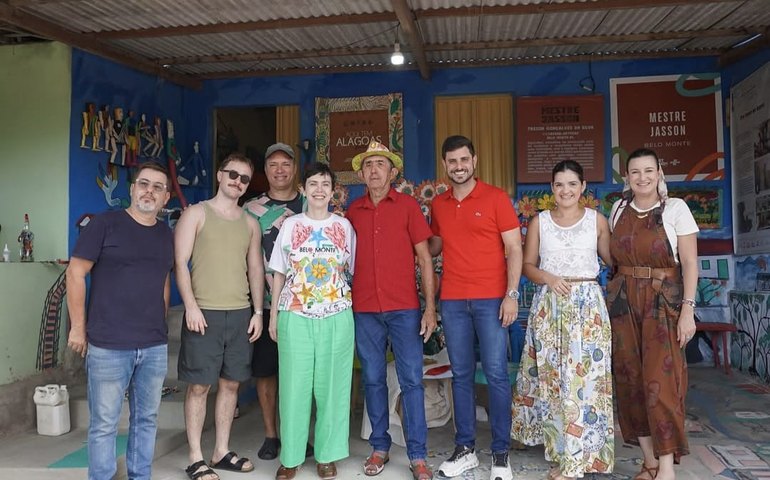 Ao lado do mestre Jasson, prefeito Dalminho recepciona Adriana Calcanhoto em Belo Monte