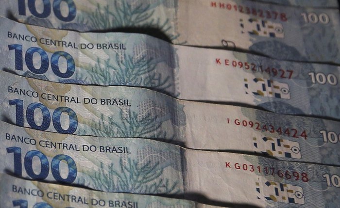 Retomada da economia e baixo crescimento de gastos contribuíram