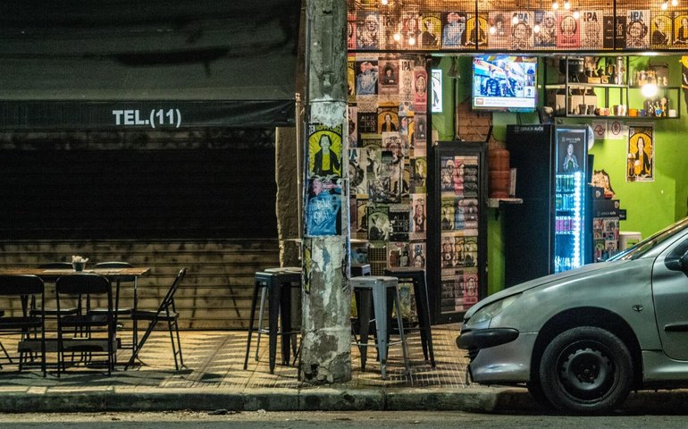 Bares de São Paulo sentem impacto do medo do metanol e mudam cardápio