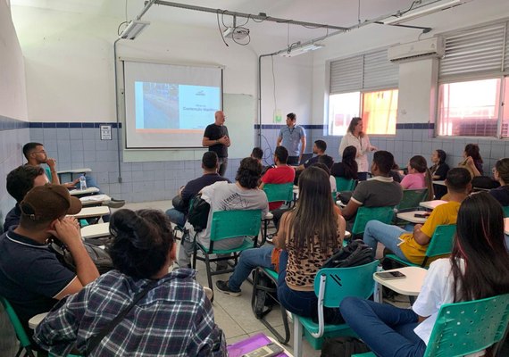 Seminfra apresenta projeto da obra de contenção marítima a alunos do IFAL