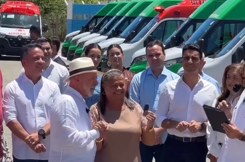 Prefeita Tia Júlia recebe chave de Unidade Odontológica das mãos do presidente Lula