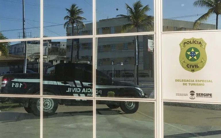 Foragidas de Sergipe por extorsão, mulheres de programa trans são presas em Delmiro Gouveia