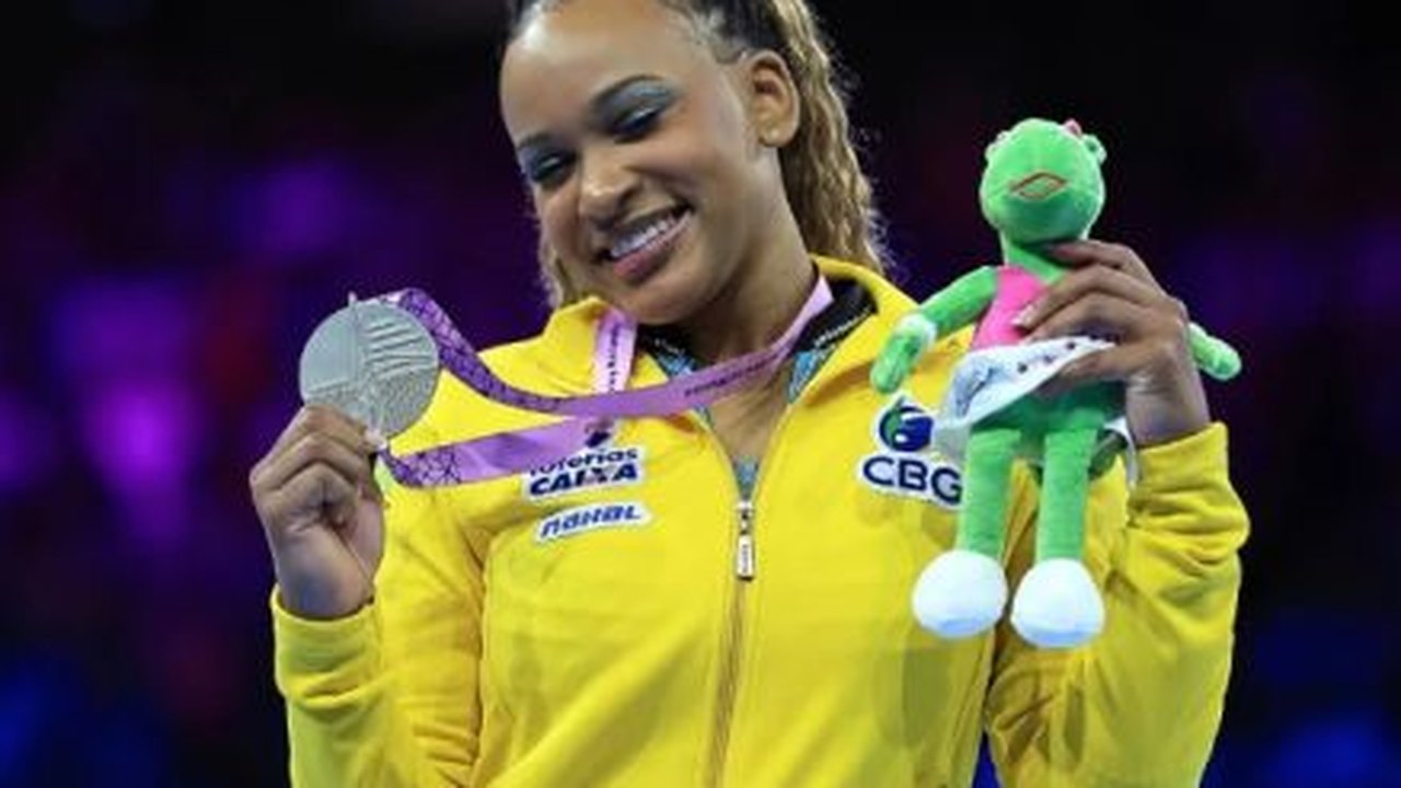 Rebeca Andrade é bicampeã mundial no salto