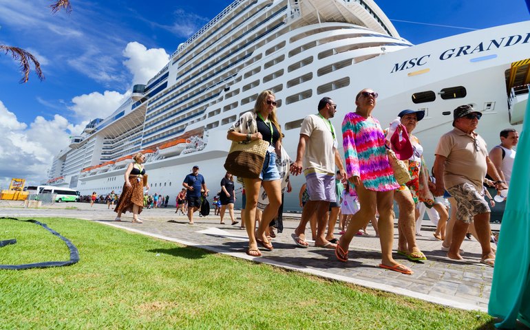Posto de Atendimento da Sesau no Porto de Maceió atende turistas de mais um transatlântico