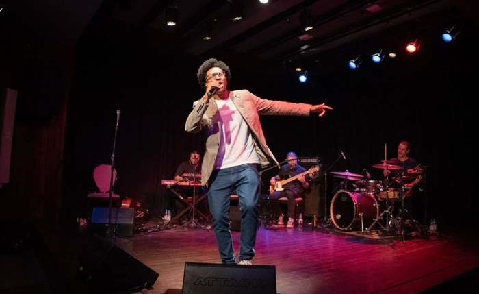 Espetáculo “Djavaniano” acontece no dia 8 de junho