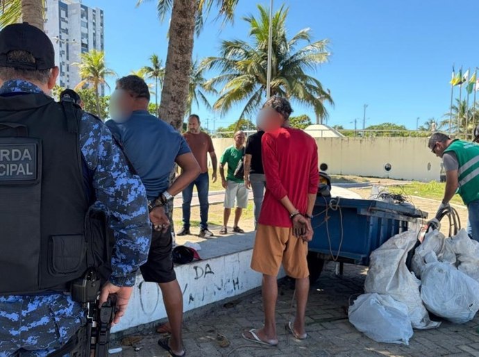 Guarda Municipal prende dois homens por receptação na orla de Jaraguá
