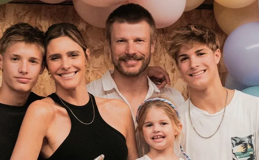 Rodrigo Hilbert, Fernanda Lima e filhos saem em viagem de motorhome