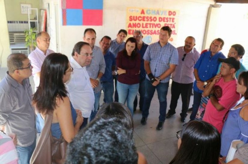 Luciano Barbosa anuncia recuperação de escola estadual em Carneiros