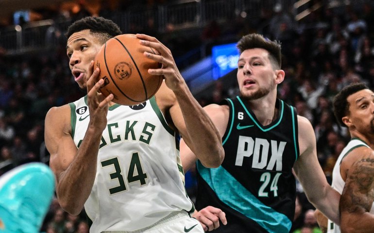 Antetokounmpo brilha após polêmica na Filadélfia e Bucks batem Portland na NBA
