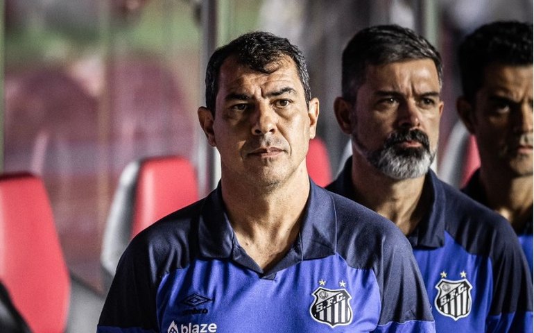 Carille exalta postura do Santos em vitória no clássico: 'Tivemos uma entrega muito legal'