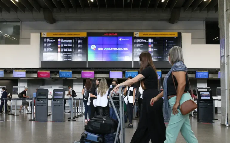Nova falha em sistema de navegação do Aeroporto de Guarulhos gera atrasos e cancelamentos 