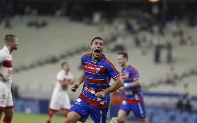 Fortaleza vira sobre o CRB e amplia crise do clube alagoano na temporada