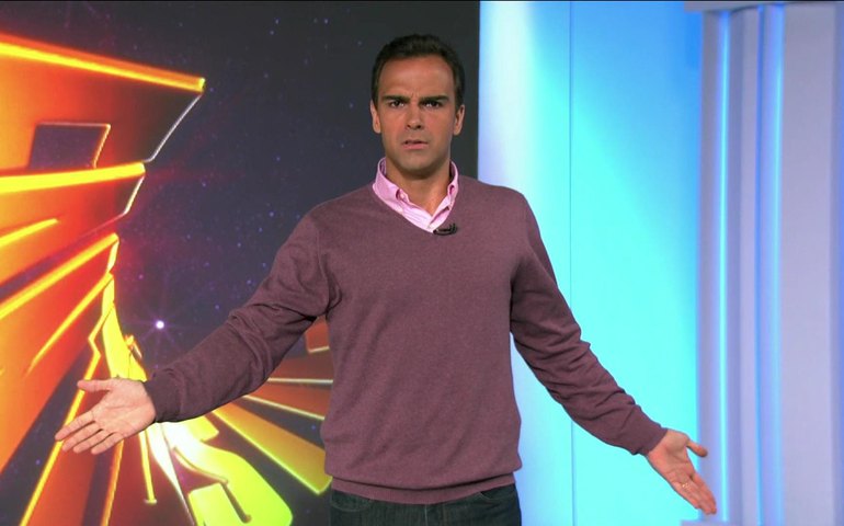 Tadeu Schmidt ganha bolo de aniversário com decoração &#8216;Vacina Sim&#8217;